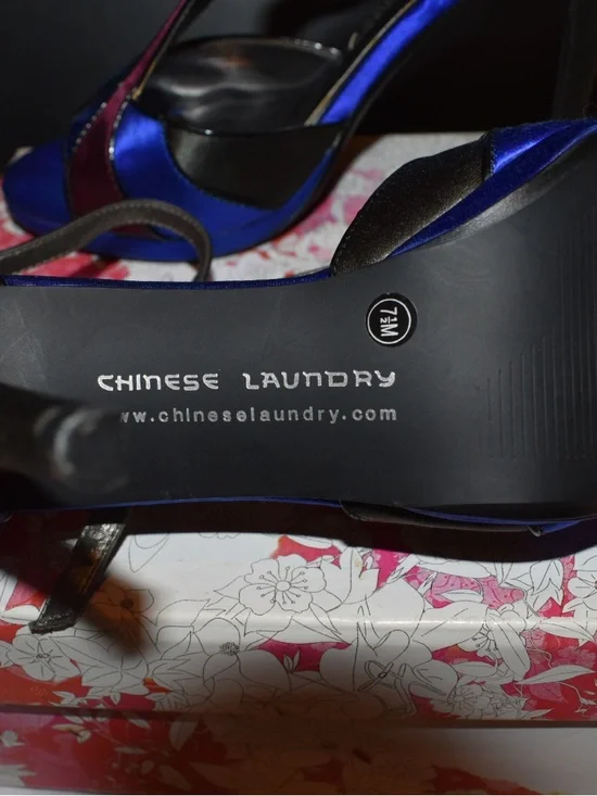Chinese Laundry Blue and Burgundy T-Strap Heels - Picture 7 of 8